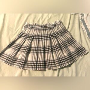 DEAD STOCK White and Grey/Black Pleated Preppy Schoolgirl Skirt Forever 21